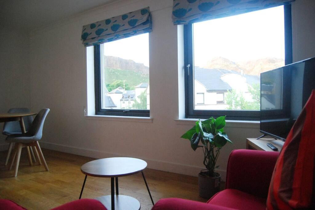 Central Two Bed Flat Close To Arthur'S Seat And University เอดินบะระ ภายนอก รูปภาพ
